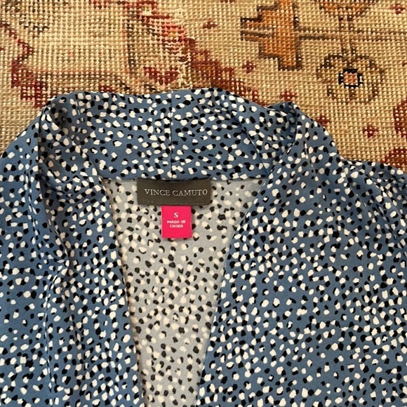 VINCE CAMUTO v neck sleeveless blouse small - Picture 3 of 5